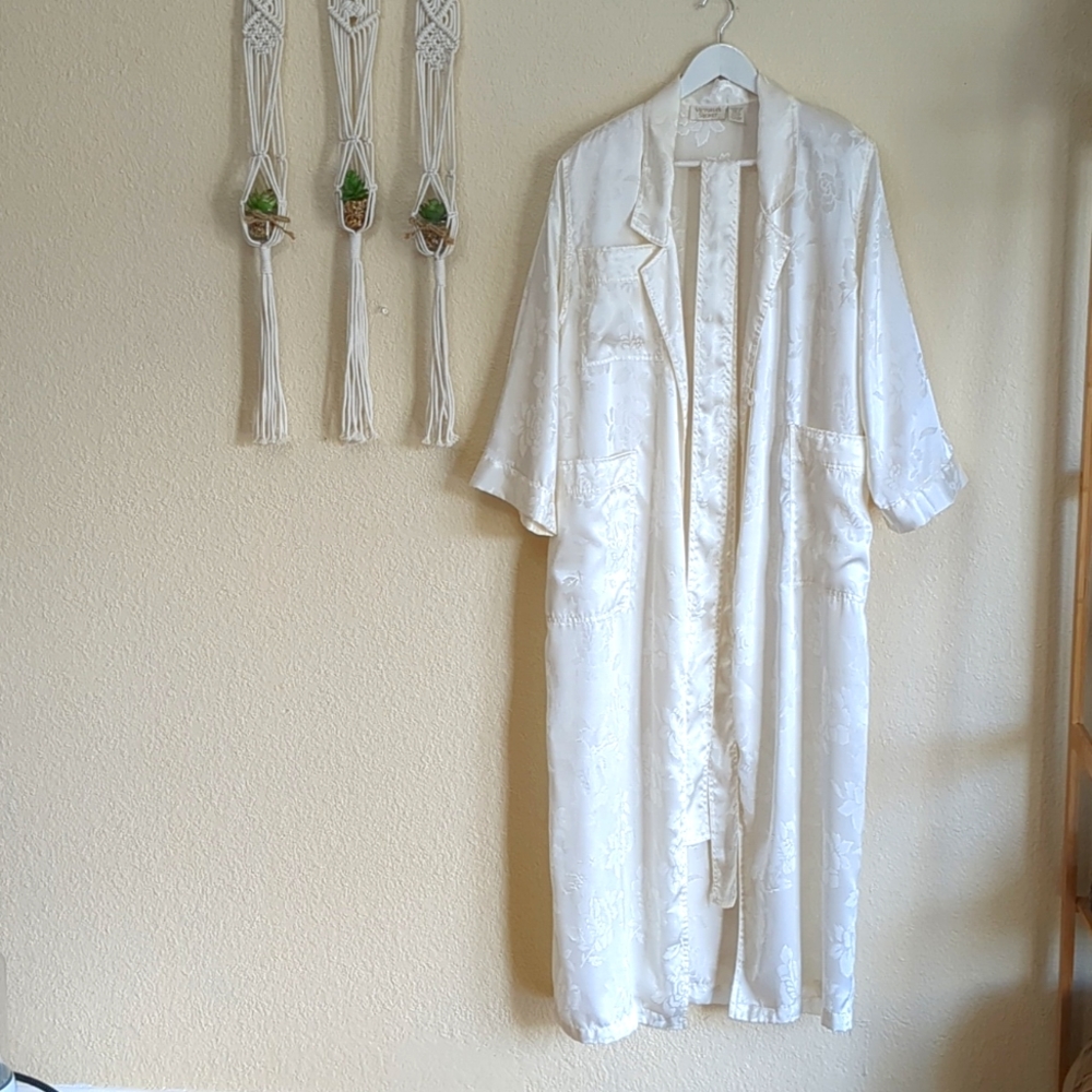 Victoria's Secret Vintage Gold Label Ivory Jacquard Floral Embossed Robe S